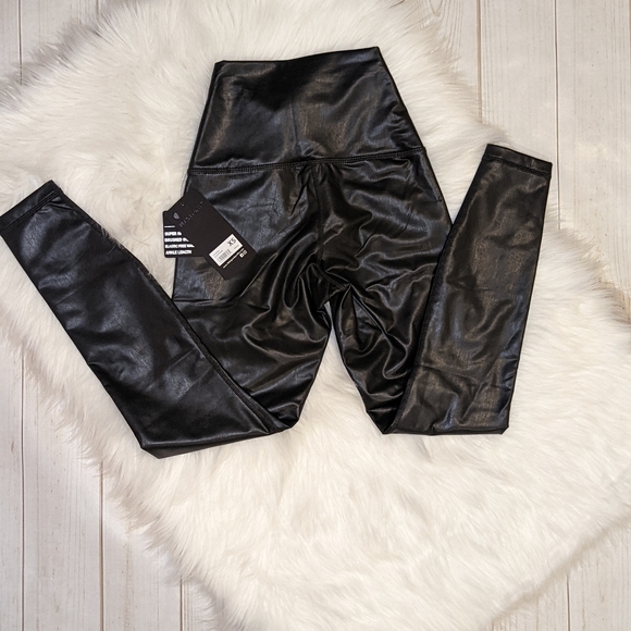Faux leather leggings NWT - Picture 2 of 4